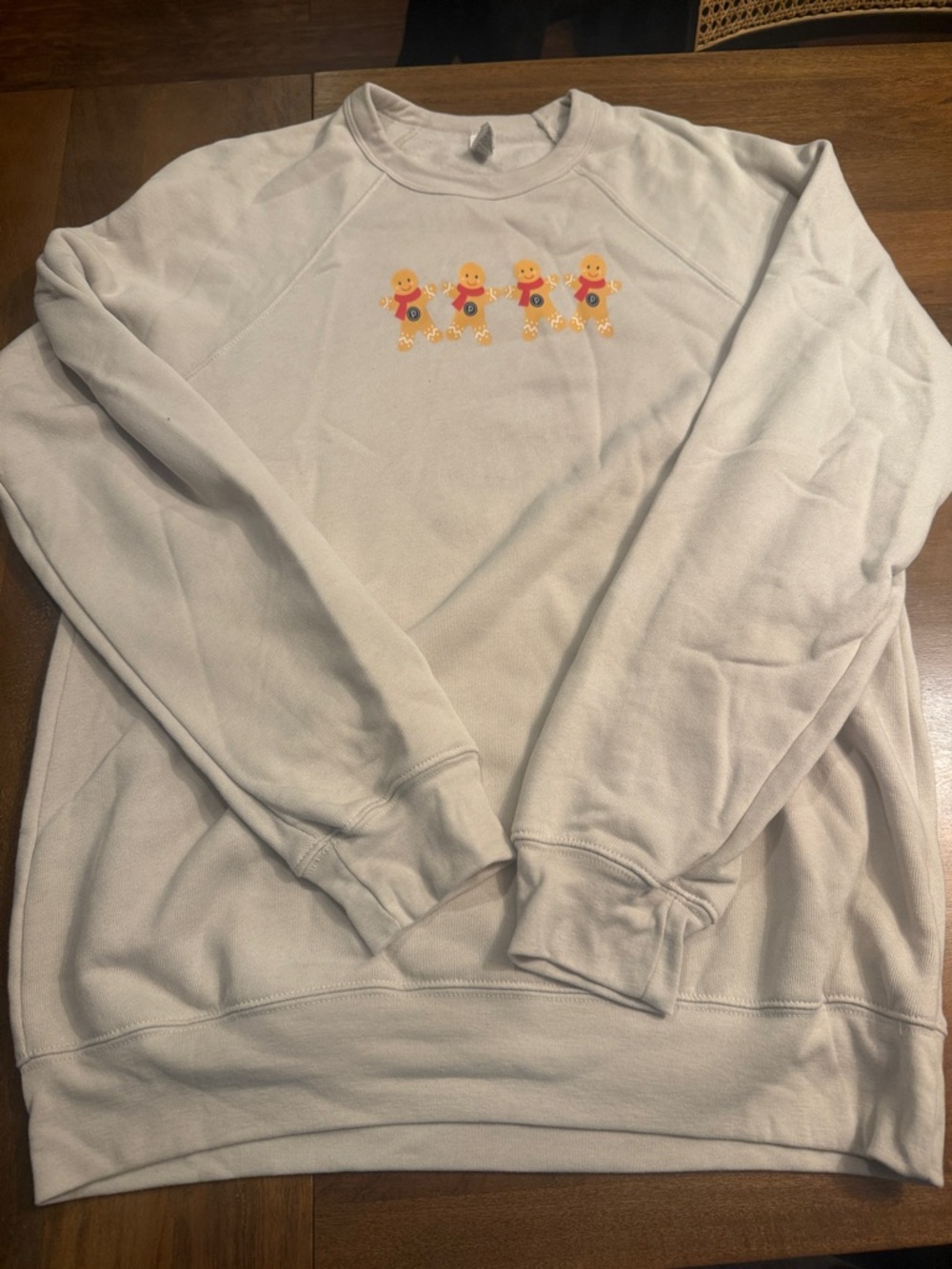 Creamy and  festive Crewneck Sweatshirt with Gingerbread Motif